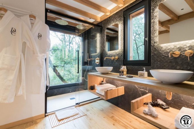 31G301727-e21dfaa5e6b04cb581b4ae3ebf4bcec1