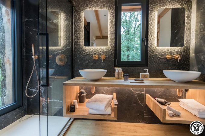 31G301727-e59e1df67b2943aa94089353179a934f