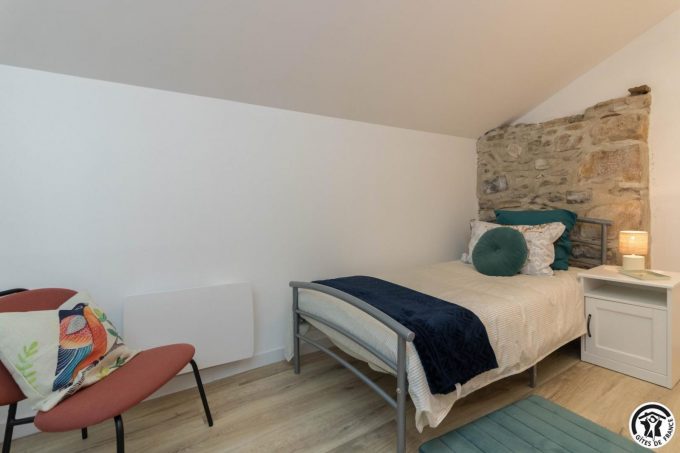 31G301753-1f6e60b72c3d4937993da50373f1d9c7