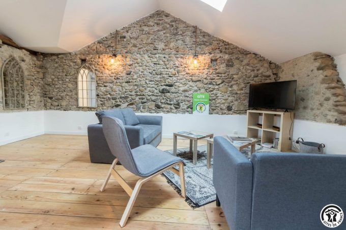 31G301753-2bc4ab08b56a47bbb5547aee623b3a76