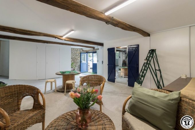 31G301753-842c796463124b8a858c904e1c3e4886