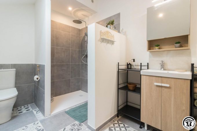 31G301753-908851692fa443ea8c70bf88b2f8a02d