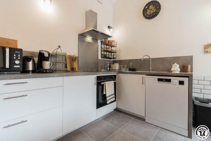 31G301753-a9315ef398cf4143819347a203a5ab67