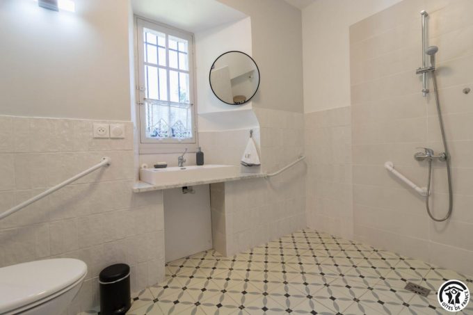 31G301771-9d8d4f8aa9ea40b38c97de6ecfb025b7