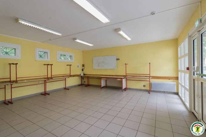 31G400525-0c8dbee78b874a9f8229a52618b1964b