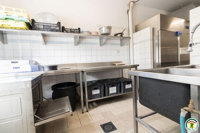 31G400525-0f21ffeeede14d6c9e5a08707f16d274