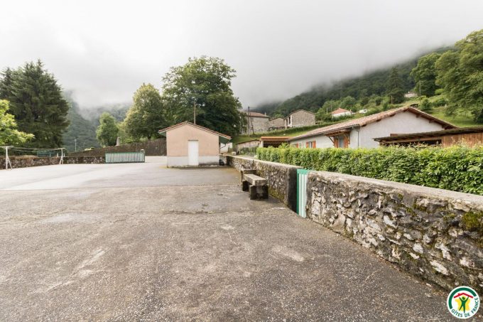 31G400525-e5778e8dc31f4899a5c3a701bd79aae2