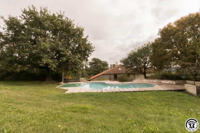 31G400541-b70c468daca446f3acde51d3855dde6a