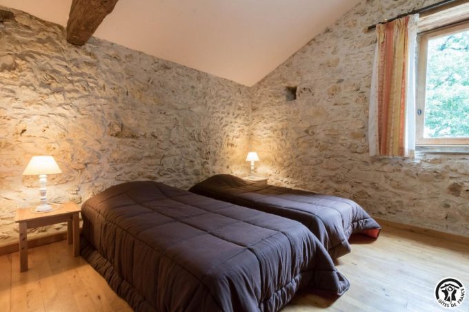 31G400541-e61fd1b17e6a487f95433135c4a8b3b7