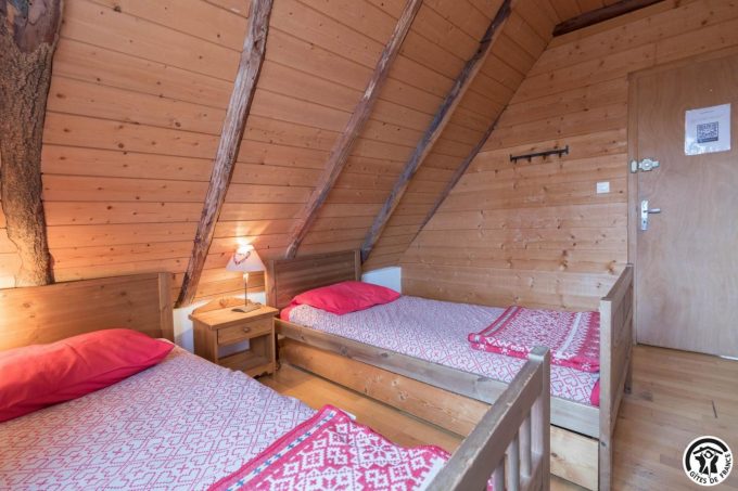 31G400647-01803dc3baa849398a8e84f40385e8a7