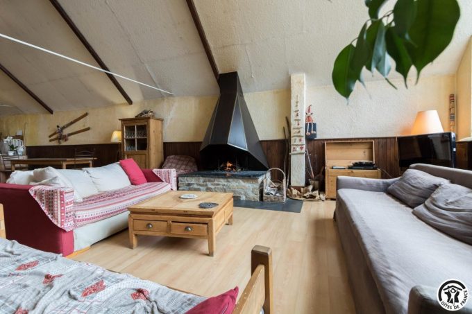 31G400647-5ca71592ff8e442e95bd52fc4a8426e2