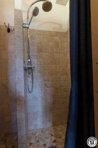 31G400647-c1def83f249341be8d15b500586b2510