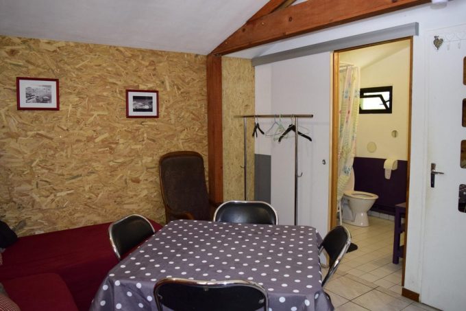 31G400939-2111e578e2e54491a1a45cf92dc5d797