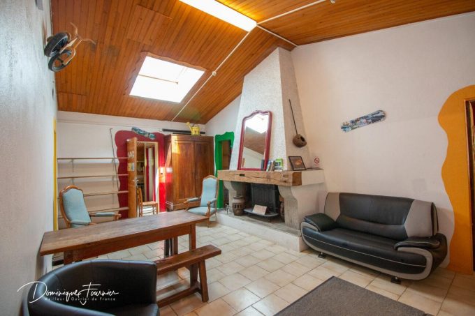 31G400939-59ac699937f247f19f9498474a246698