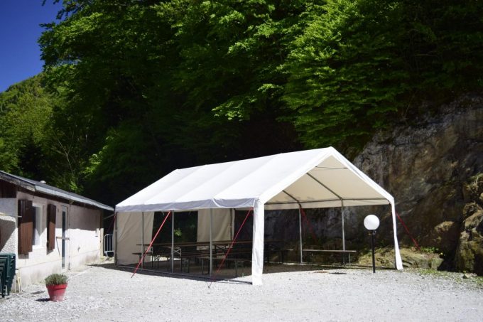 31G400939-c4f7e8a7372940b4a8de193db24e9885