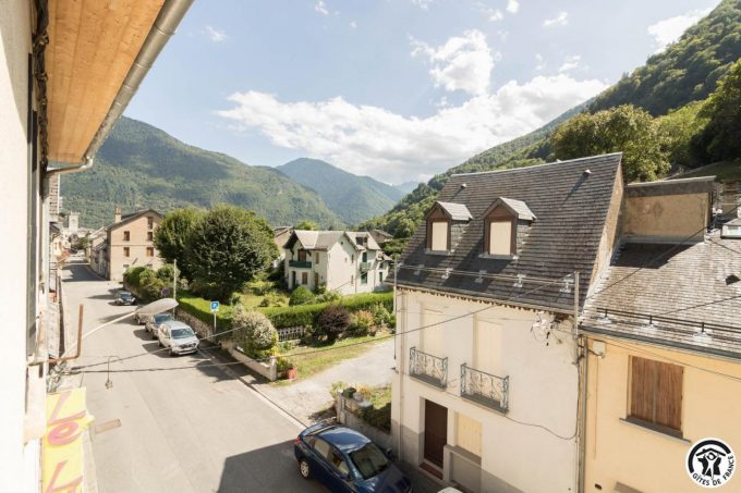 31G400994-1924ea03ef3244cd934f8f8918439b0c