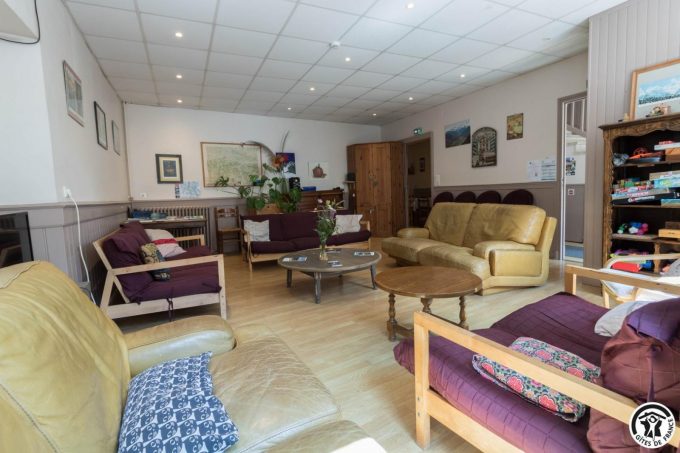 31G400994-2dd38d11fe0b4d178b75eb5b9629295a