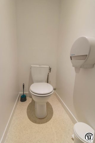 31G400994-31badda4555547ea9c2da93e54ae597d
