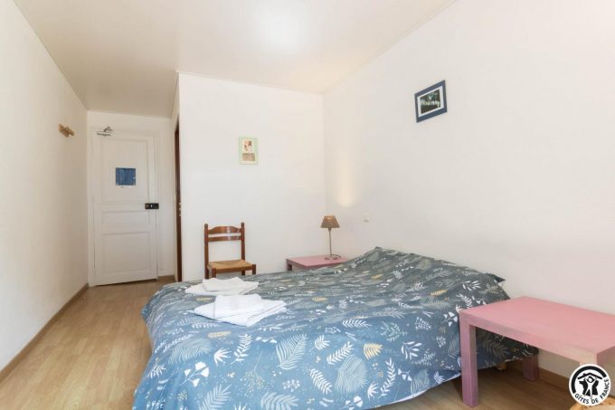 31G400994-4308129881f643a3aa351cb7103febfa