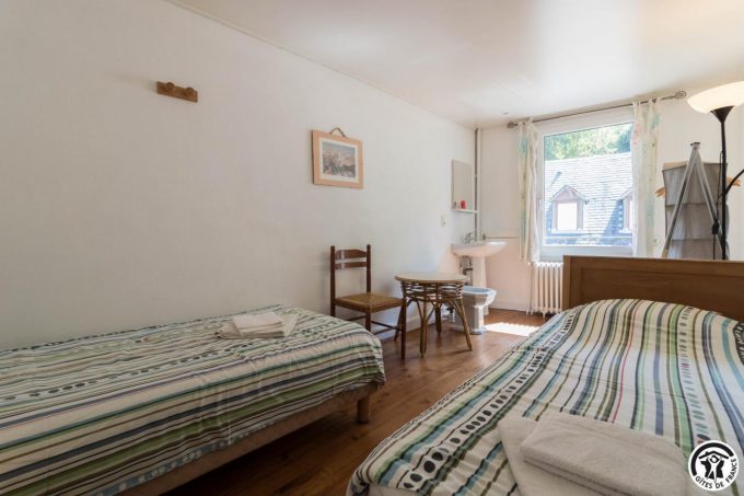 31G400994-5dfdd9cbd2994f8dacd7bcb15ee67fc5