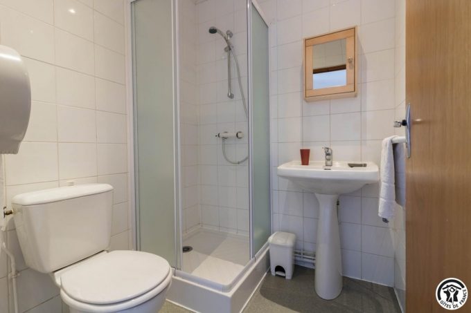 31G400994-64707ac08446430190982756451823c4