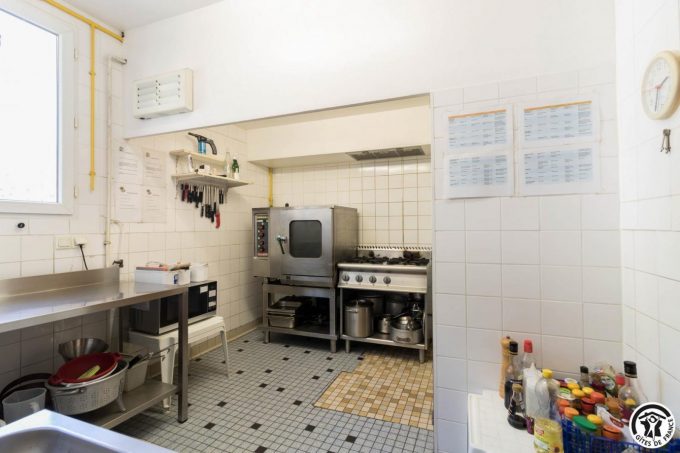 31G400994-667482690a434cd29554e0d0c5dff5a0