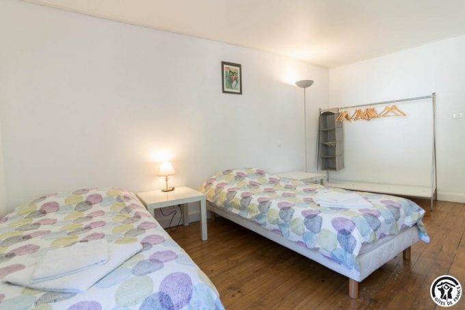 31G400994-78ea9f227cb2472aa95c14fcb124fc02