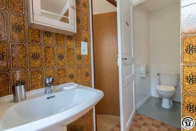 31G400994-94ef7a9f16b3484a9e6088b466096bcc