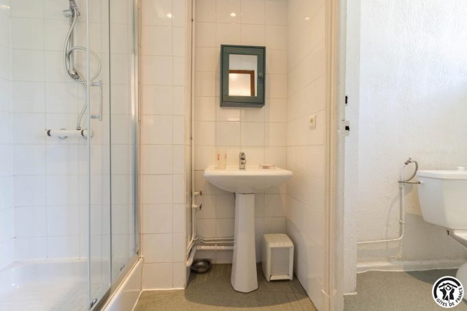 31G400994-f555bf00c110425f8ca14d6ce7d98e77