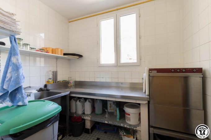 31G400994-f8a2ebe5f33f4a578fc0a0c7b57c8595