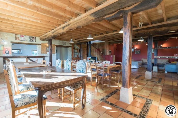 31G401244-4c09b8baa5b846ebb6d24405d1935fa9