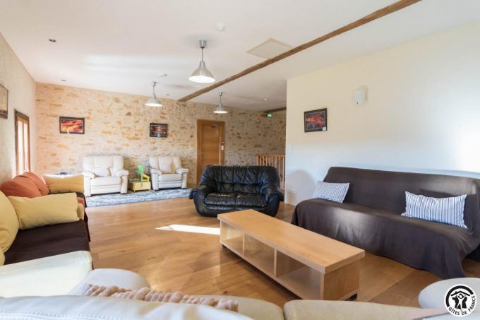 31G401244-8d6bdf3c023b455e907c92ef09ebbd29