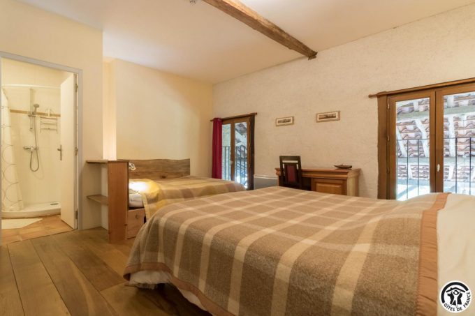 31G401244-a3fa67dcc00946efb3719c55b3eeed09