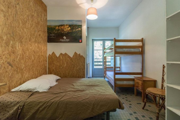 31G401468-2df1cfffca78486cae640dc6ca12a6f4