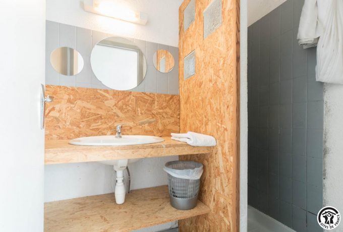 31G401468-3f30e95c46b44551a897c6ea09941a7b