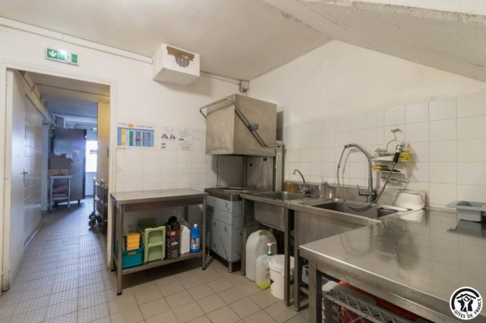 31G401468-4efad25fec8f495783fb3b1b7749f6d9