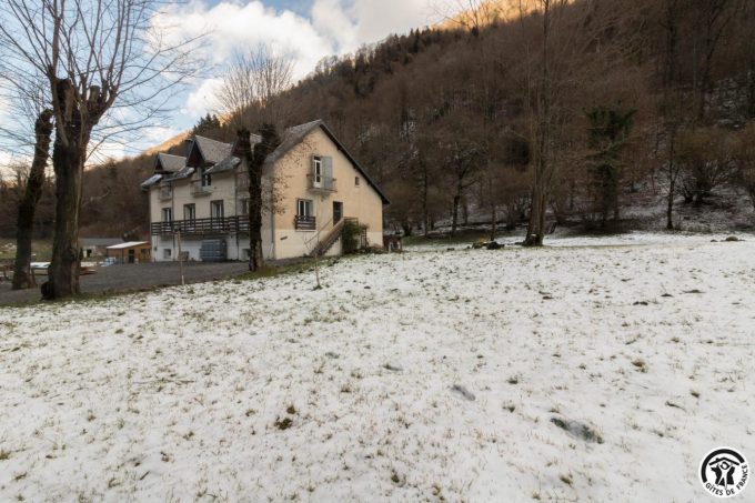 31G401468-9c902be73bd2414eb03b4f51e57e8617