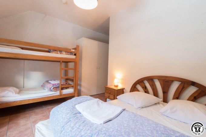 31G401468-b9c6fa4e12334bdbb04b2991bcfbb42e