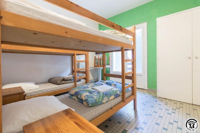 31G401468-c94e7e5c2f194605a033e211cfb84dd2