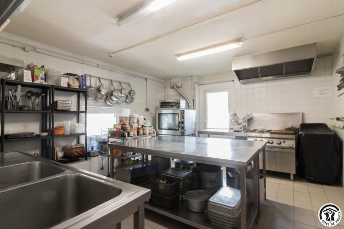 31G401468-d6ca892520e04d138eeef455bffdd9e0