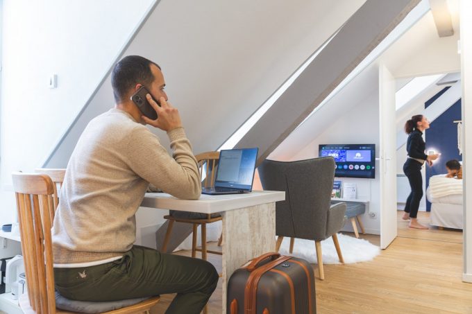 4.wifi-rapide-espace-de-travail-ideal-lumineux-au-perchoir-d-etigny-min