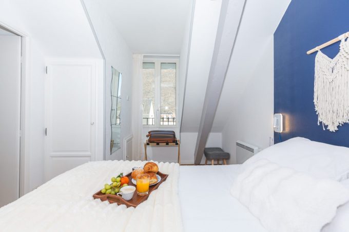 8.chambre-avec-dressing-et-grande-fenetre-au-perchoir-d-etigny