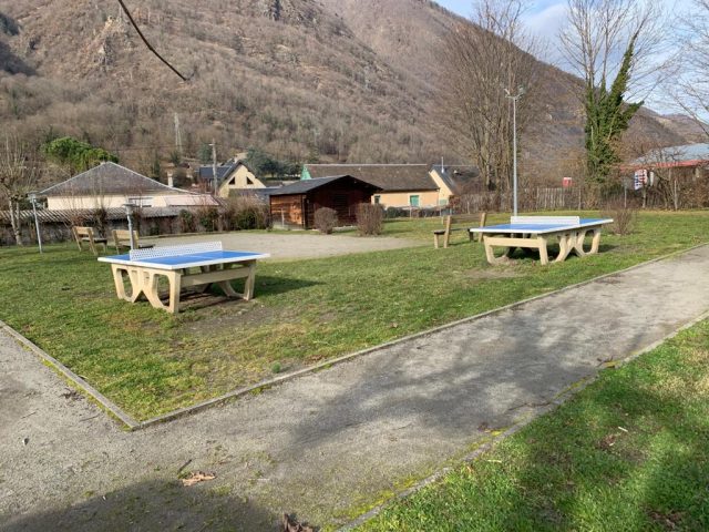 Aire-de-jeux-ping-pong-boulodrome