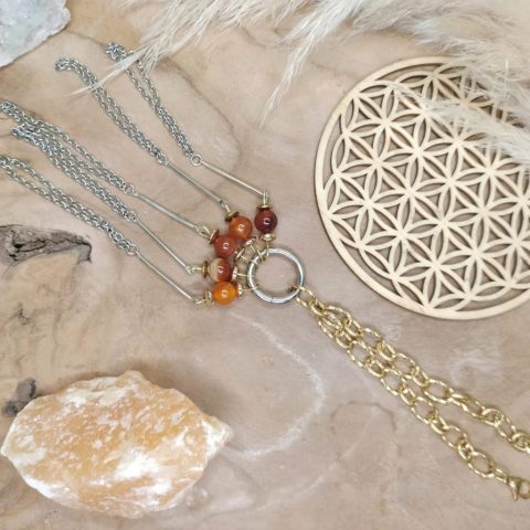 Bijou-main-Calcite-et-Agathe-1024×1024