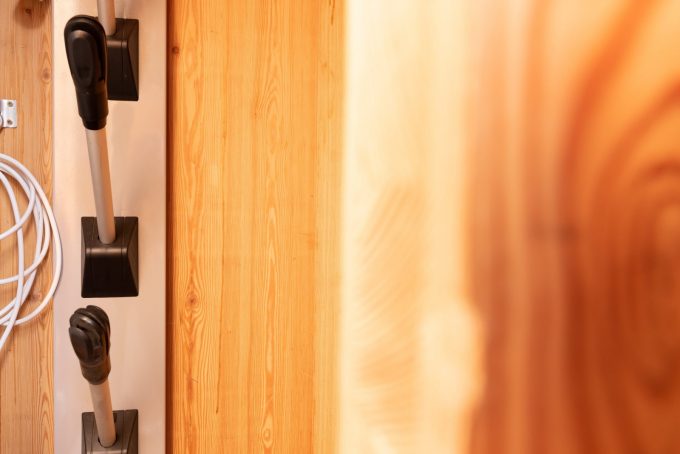 CASIER-AVEC-SECHE-CHAUSSURES-DE-SKI