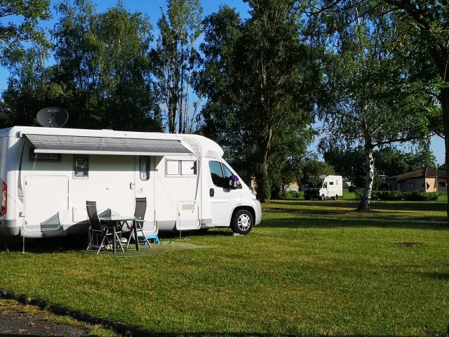 Camping-Municipal-le-Lac—Emplacement-Camping-car-2021–Boulogne-sur-Gesse.jpg