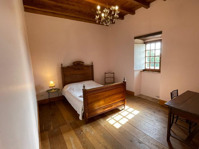 Chateau-de-Labroquere-Chambre-RoseTour-Saint-Andre-Comminges-Pyrenees-3