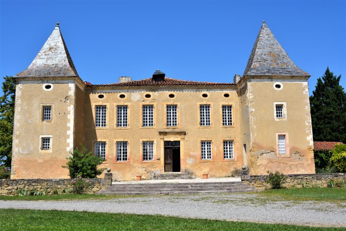 Chateau-de-Labroquere-Facade-Saint-Andre-Comminges-Pyrenees