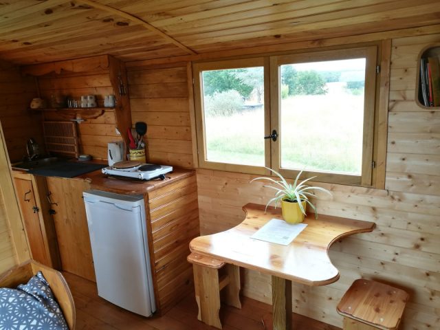 La-Roulotte–interieur-Puymaurin-Comminges-Pyrenees
