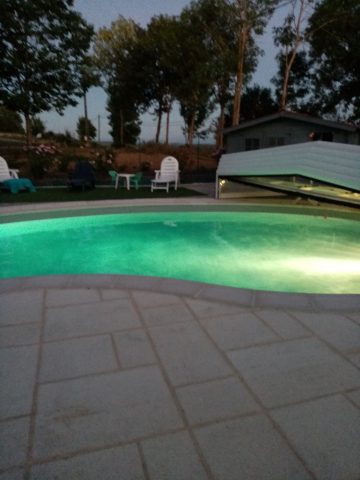 Laroclya-Piscine-eclairee